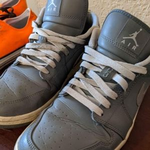 Air Jordan Retro 1 Low in Grey by Nike Size 9